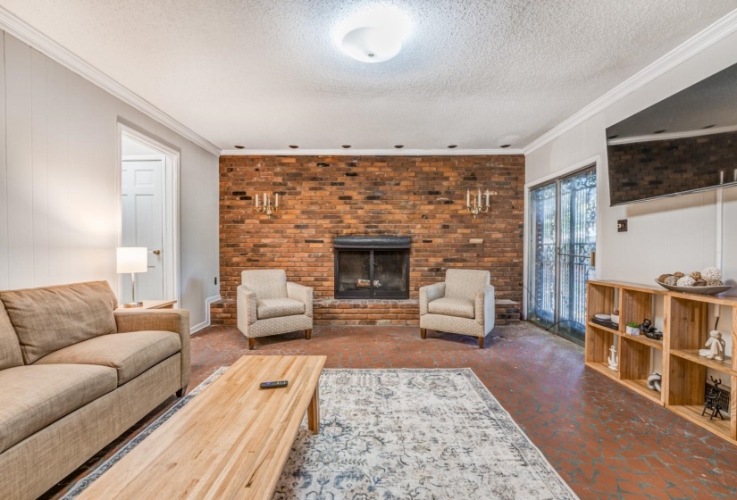 2044 POMONA AVE, Memphis, Tennessee 38116, 4 Bedrooms Bedrooms, 9 Rooms Rooms,2.1 BathroomsBathrooms,Residential,For Sale,POMONA,10216842