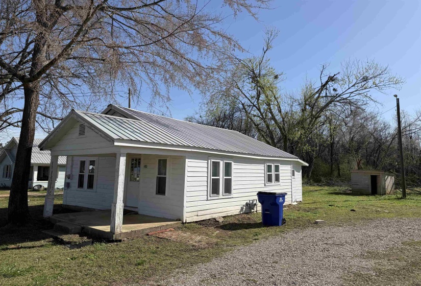 680 PATTERSON RD, Savannah, Tennessee 38372, 1 Bedroom Bedrooms, 5 Rooms Rooms,1 BathroomBathrooms,Residential,For Sale,PATTERSON,10216851