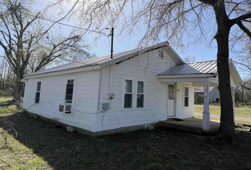 680 PATTERSON RD, Savannah, Tennessee 38372, 1 Bedroom Bedrooms, 5 Rooms Rooms,1 BathroomBathrooms,Residential,For Sale,PATTERSON,10216851