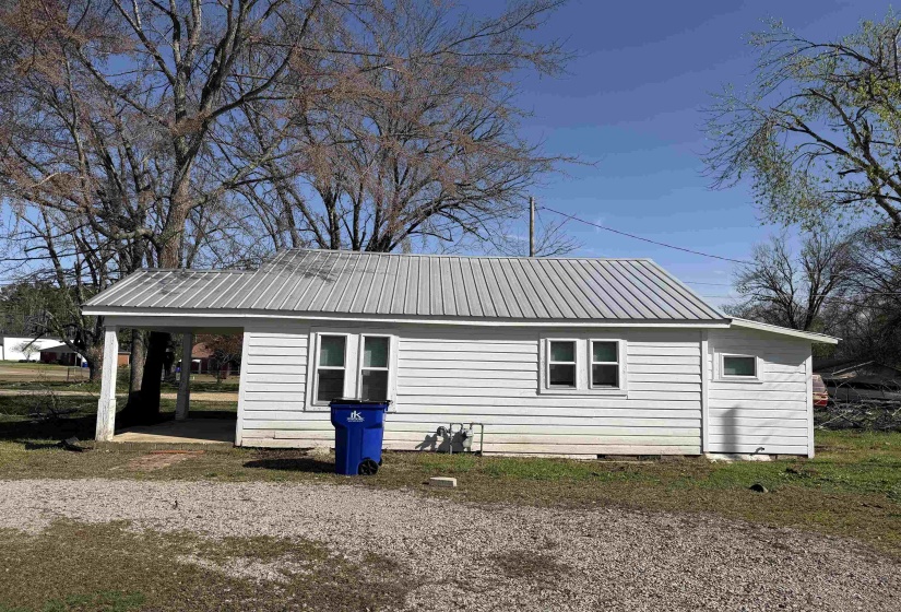 680 PATTERSON RD, Savannah, Tennessee 38372, 1 Bedroom Bedrooms, 5 Rooms Rooms,1 BathroomBathrooms,Residential,For Sale,PATTERSON,10216851