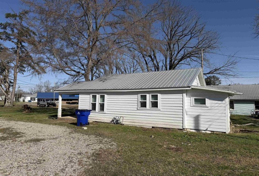 680 PATTERSON RD, Savannah, Tennessee 38372, 1 Bedroom Bedrooms, 5 Rooms Rooms,1 BathroomBathrooms,Residential,For Sale,PATTERSON,10216851