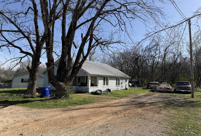 690 PATTERSON RD, Savannah, Tennessee 38372, 3 Bedrooms Bedrooms, 7 Rooms Rooms,1 BathroomBathrooms,Residential,For Sale,PATTERSON,10216878