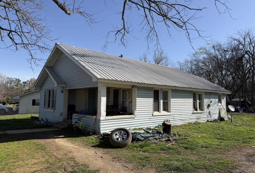 690 PATTERSON RD, Savannah, Tennessee 38372, 3 Bedrooms Bedrooms, 7 Rooms Rooms,1 BathroomBathrooms,Residential,For Sale,PATTERSON,10216878