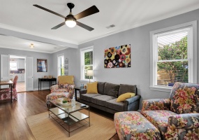 245 EDWIN CIR, Memphis, Tennessee 38104, 6 Bedrooms Bedrooms, 10 Rooms Rooms,3 BathroomsBathrooms,Residential,For Sale,EDWIN,10194355