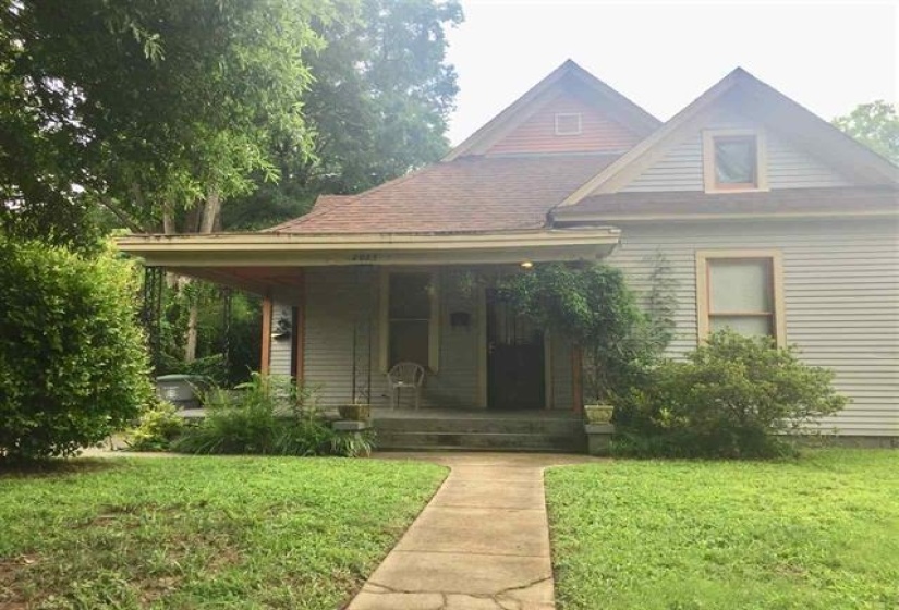 2023 YOUNG AVE, Memphis, Tennessee 38104, 4 Bedrooms Bedrooms, ,3 BathroomsBathrooms,Residential,For Sale,YOUNG,10216950