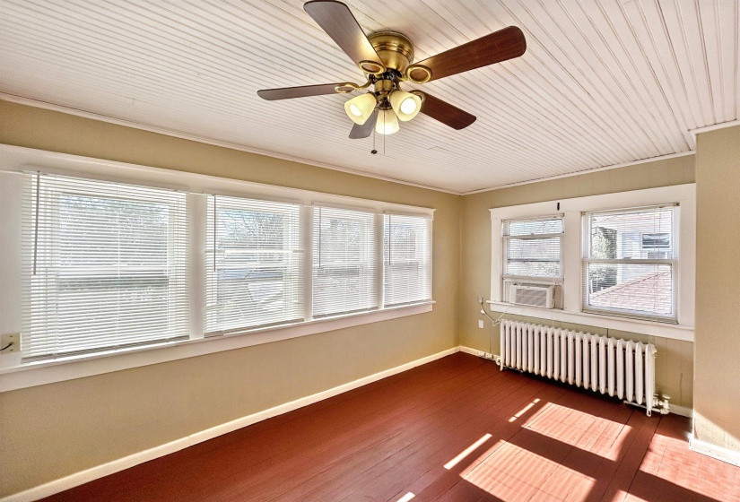 2023 YOUNG AVE, Memphis, Tennessee 38104, 4 Bedrooms Bedrooms, ,3 BathroomsBathrooms,Residential,For Sale,YOUNG,10216950