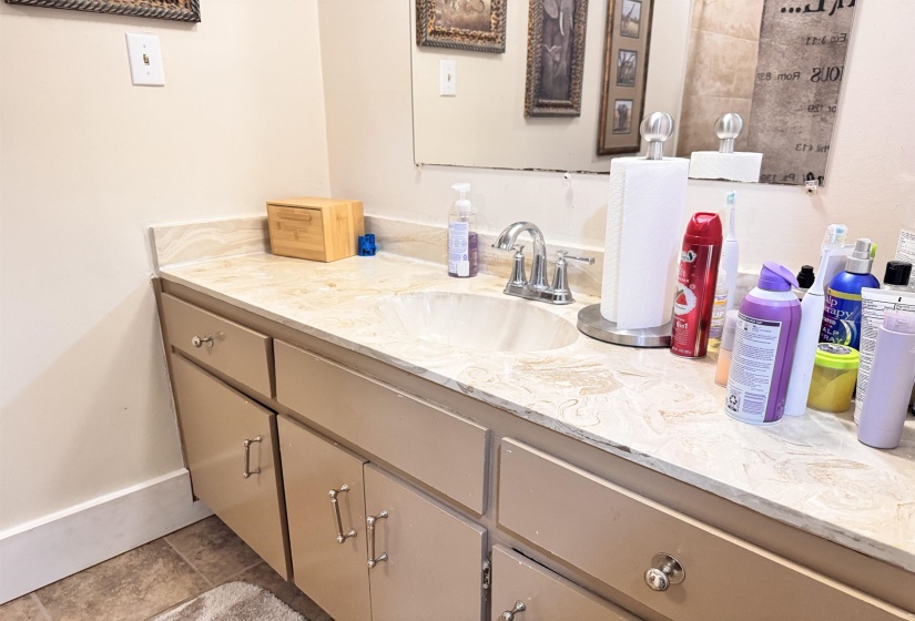 3647 NORTHCLIFFE DR, Memphis, Tennessee 38128, 2 Bedroom Bedrooms, 6 Room Rooms,2.1 BathroomBathrooms,Residential,For Sale,NORTHCLIFFE,0,10216956