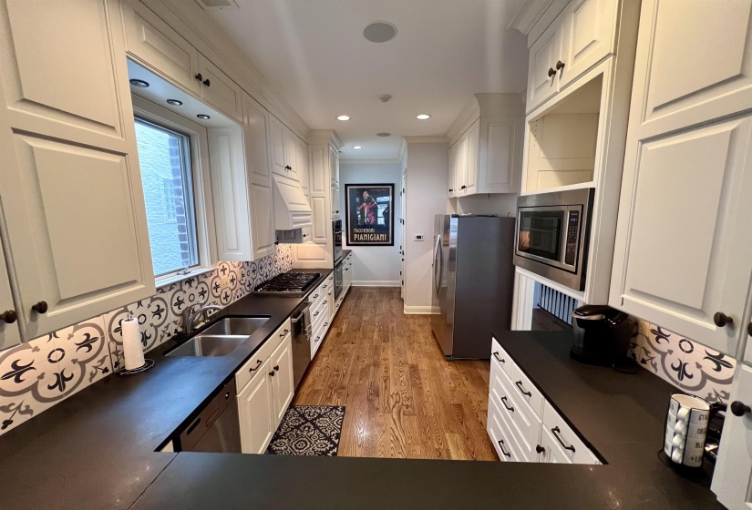 481 TENNESSEE ST, Memphis, Tennessee 38103, 4 Bedroom Bedrooms, 7 Room Rooms,3.2 BathroomBathrooms,Residential,For Sale,TENNESSEE,0,10216994