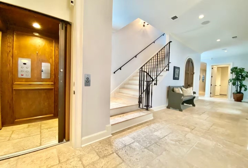 481 TENNESSEE ST, Memphis, Tennessee 38103, 4 Bedroom Bedrooms, 7 Room Rooms,3.2 BathroomBathrooms,Residential,For Sale,TENNESSEE,0,10216994
