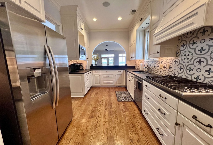 481 TENNESSEE ST, Memphis, Tennessee 38103, 4 Bedroom Bedrooms, 7 Room Rooms,3.2 BathroomBathrooms,Residential,For Sale,TENNESSEE,0,10216994