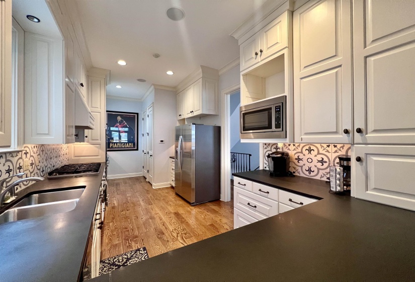 481 TENNESSEE ST, Memphis, Tennessee 38103, 4 Bedroom Bedrooms, 7 Room Rooms,3.2 BathroomBathrooms,Residential,For Sale,TENNESSEE,0,10216994
