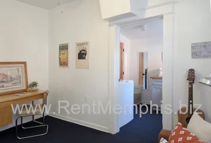 Office area featuring washer / clothes dryer and baseboards