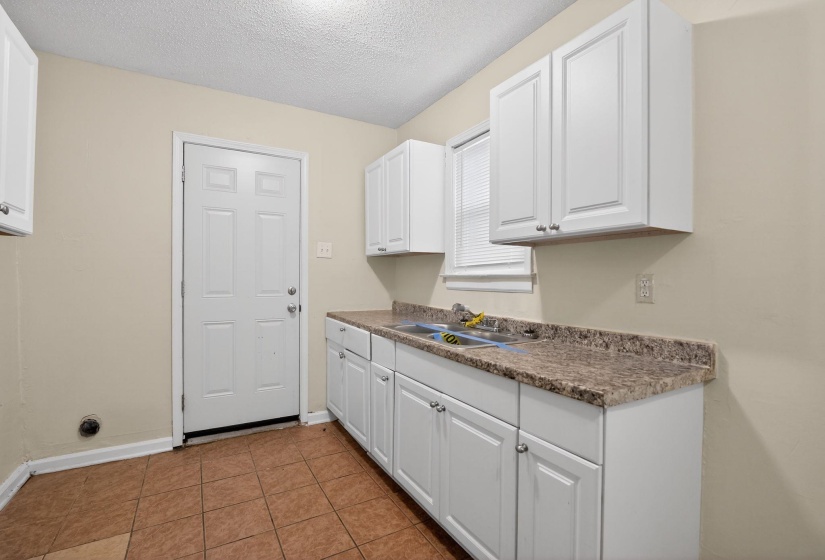 1456 ROLLING HILLS DR, Memphis, Tennessee 38127, 3 Bedrooms Bedrooms, 6 Rooms Rooms,1 BathroomBathrooms,Residential,For Sale,ROLLING HILLS,10216972