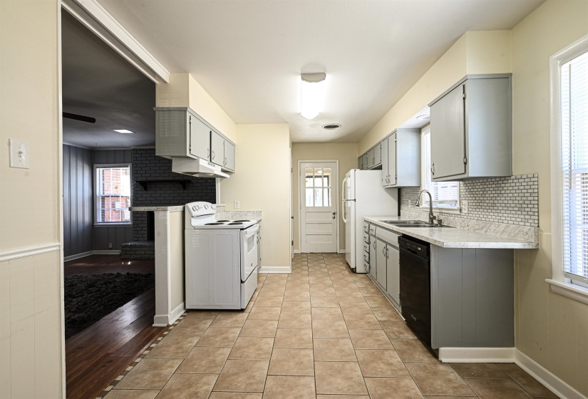 5585 MILFORD RD, Memphis, Tennessee 38120, 4 Bedrooms Bedrooms, 9 Rooms Rooms,2 BathroomsBathrooms,Residential,For Sale,MILFORD,10216976