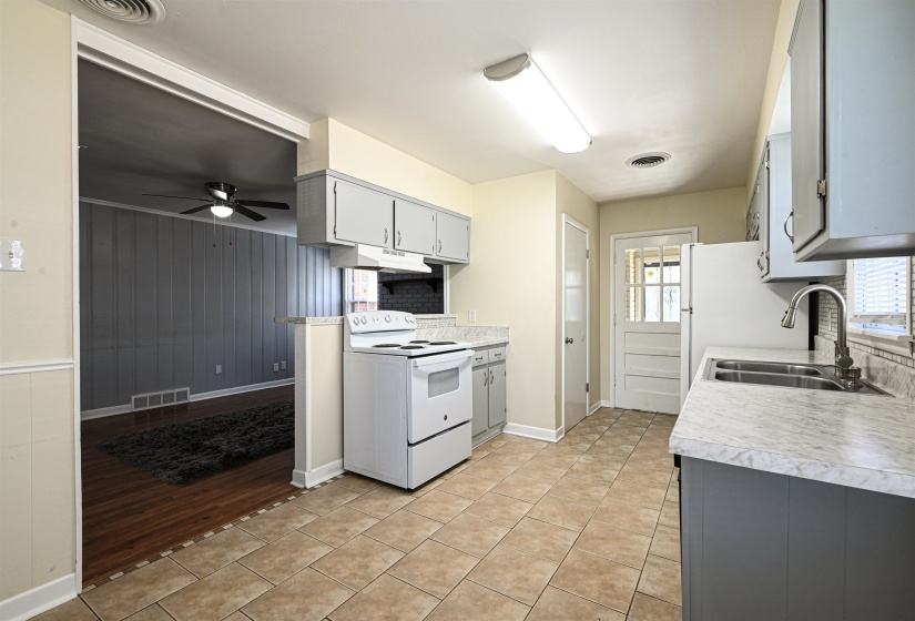 5585 MILFORD RD, Memphis, Tennessee 38120, 4 Bedrooms Bedrooms, 9 Rooms Rooms,2 BathroomsBathrooms,Residential,For Sale,MILFORD,10216976