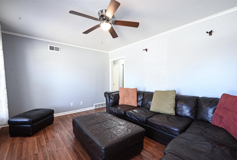 5585 MILFORD RD, Memphis, Tennessee 38120, 4 Bedrooms Bedrooms, 9 Rooms Rooms,2 BathroomsBathrooms,Residential,For Sale,MILFORD,10216976