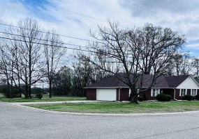 950 SANDRA ST, Dyersburg, Tennessee 38024, 3 Bedrooms Bedrooms, 9 Rooms Rooms,2 BathroomsBathrooms,Residential,For Sale,SANDRA,10217009 950 SANDRA ST, Dyersburg, Tennessee 38024, 3 Bedrooms Bedrooms, 9 Rooms Rooms,2 BathroomsBathrooms,Residential,For Sale,SANDRA,10217009
