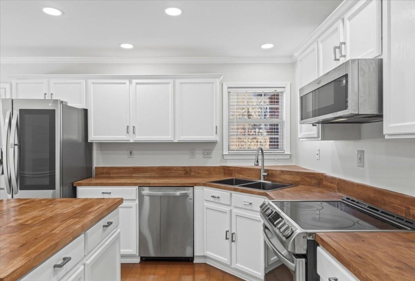 1645 HAILSHAM CV, Unincorporated, Tennessee 38016, 4 Bedrooms Bedrooms, 7 Rooms Rooms,2.1 BathroomsBathrooms,Residential,For Sale,HAILSHAM,10217015