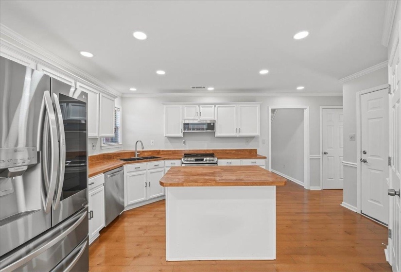 1645 HAILSHAM CV, Unincorporated, Tennessee 38016, 4 Bedrooms Bedrooms, 7 Rooms Rooms,2.1 BathroomsBathrooms,Residential,For Sale,HAILSHAM,10217015