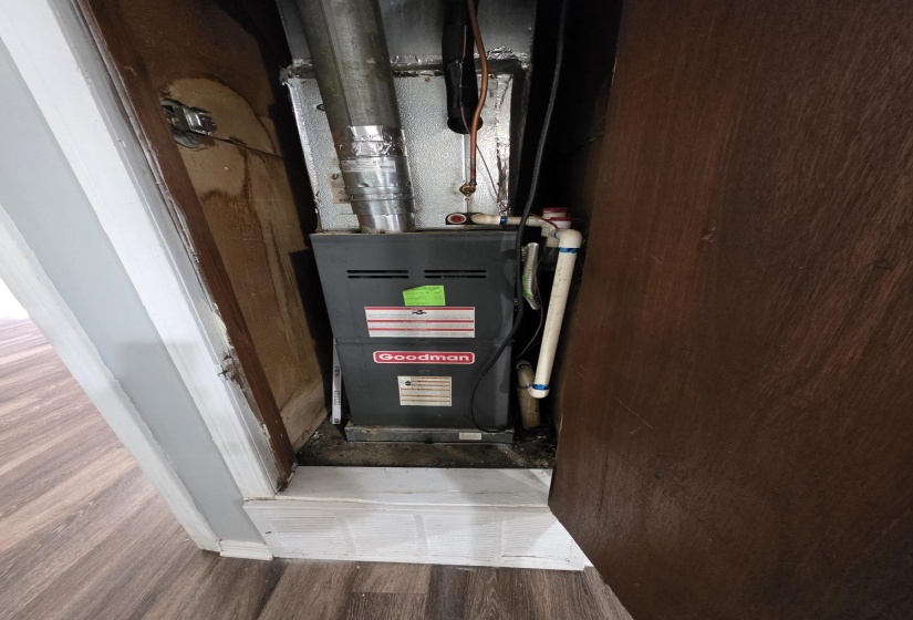 Utility room with heating unit
