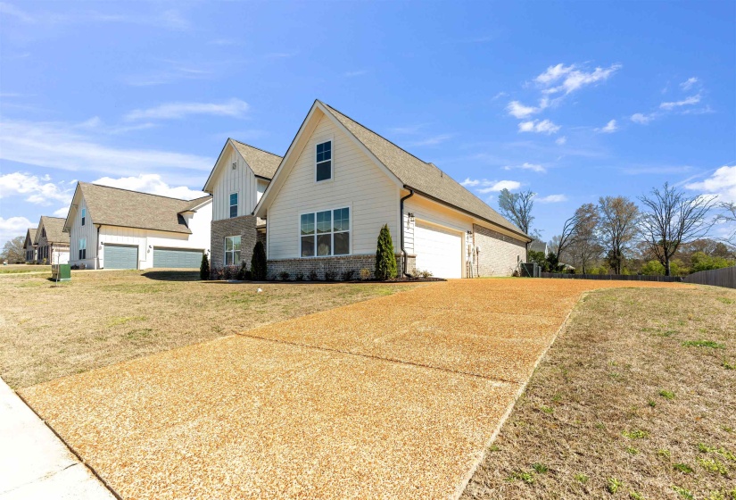 3938 MCELROY FARMS DR, Olive Branch, Mississippi 38654-1071, 4 Bedrooms Bedrooms, 8 Rooms Rooms,3 BathroomsBathrooms,Residential,For Sale,MCELROY FARMS,10217081