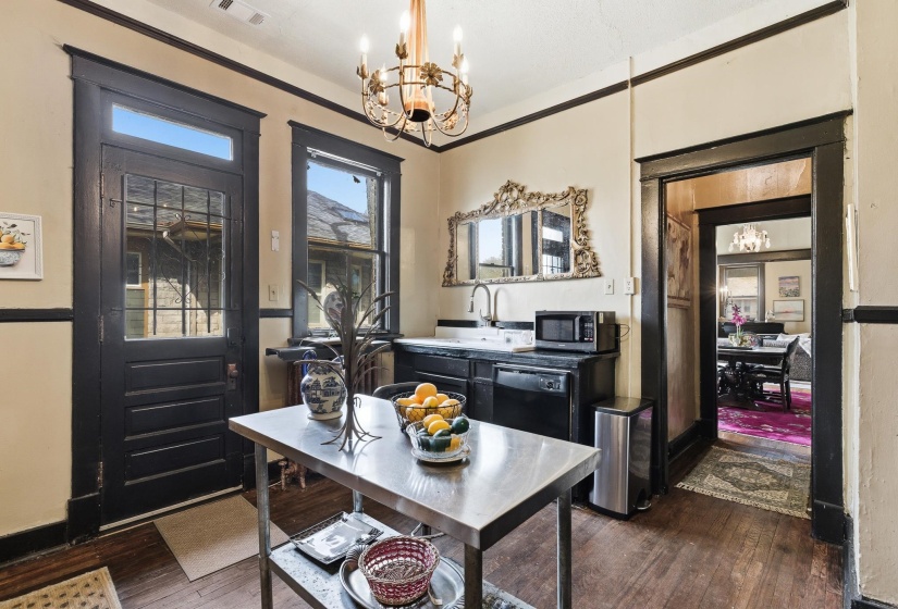 201 STONEWALL ST, Memphis, Tennessee 38112, 3 Bedroom Bedrooms, 0 ,1.1 BathroomBathrooms,Duplexes,For Sale,STONEWALL,0,10217112