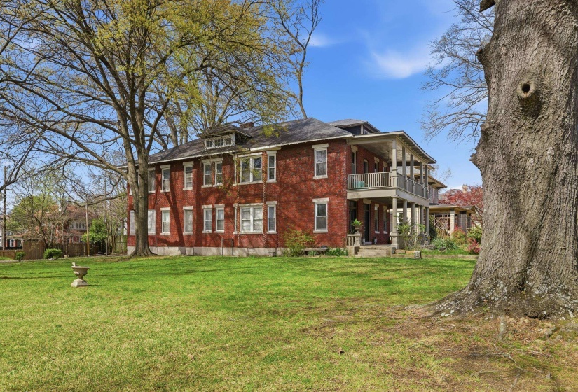 201 STONEWALL ST, Memphis, Tennessee 38112, 3 Bedroom Bedrooms, 0 ,1.1 BathroomBathrooms,Duplexes,For Sale,STONEWALL,0,10217112