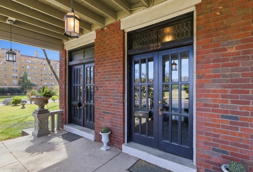 201 STONEWALL ST, Memphis, Tennessee 38112, 3 Bedroom Bedrooms, 0 ,1.1 BathroomBathrooms,Duplexes,For Sale,STONEWALL,0,10217112