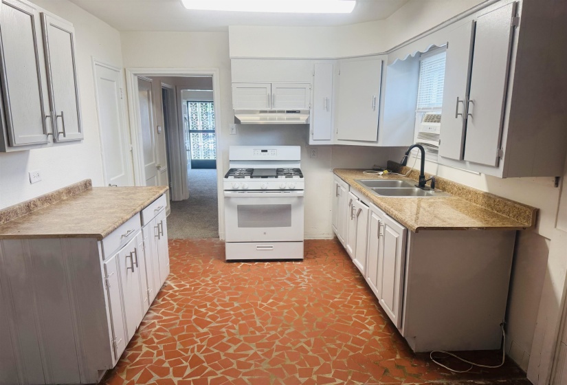 599 ISABELLE ST, Memphis, Tennessee 38122, 3 Bedrooms Bedrooms, 7 Rooms Rooms,1 BathroomBathrooms,Residential,For Sale,ISABELLE,10207365