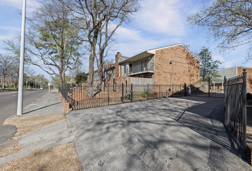 1672 CENTRAL AVE, Memphis, Tennessee 38104, 2 Bedroom Bedrooms, 5 Room Rooms,1.1 BathroomBathrooms,Residential,For Sale,CENTRAL,0,10217098