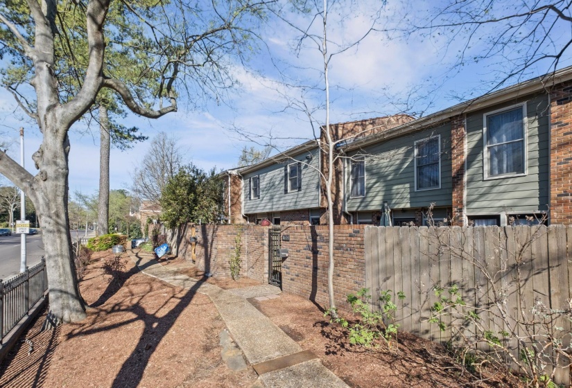 1672 CENTRAL AVE, Memphis, Tennessee 38104, 2 Bedroom Bedrooms, 5 Room Rooms,1.1 BathroomBathrooms,Residential,For Sale,CENTRAL,0,10217098