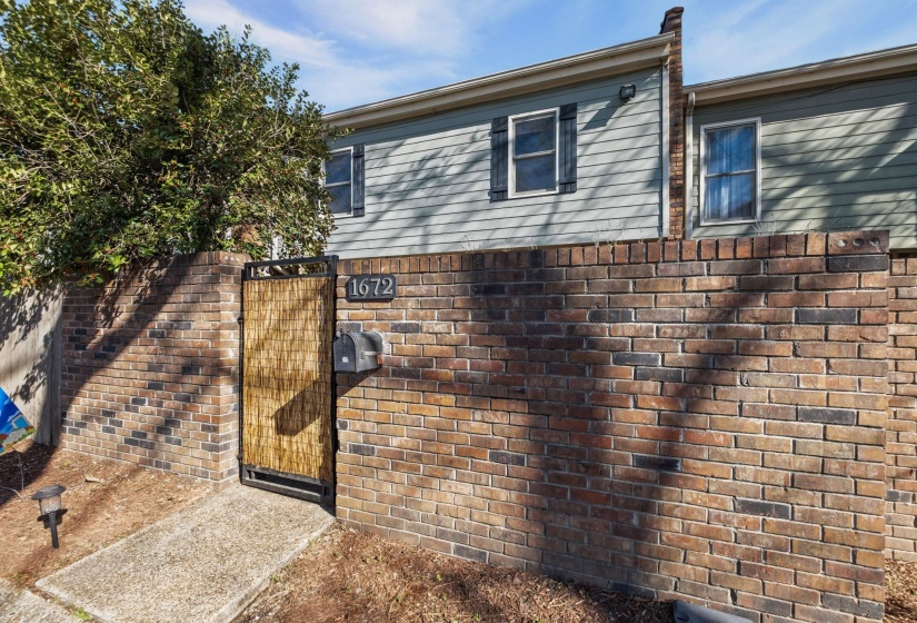 1672 CENTRAL AVE, Memphis, Tennessee 38104, 2 Bedroom Bedrooms, 5 Room Rooms,1.1 BathroomBathrooms,Residential,For Sale,CENTRAL,0,10217098