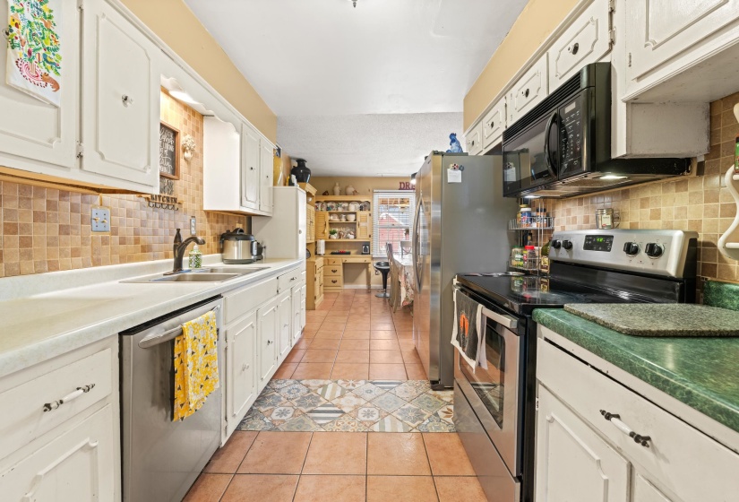 2593 LANRICK CV, Memphis, Tennessee 38119, 4 Bedrooms Bedrooms, 9 Rooms Rooms,2.1 BathroomsBathrooms,Residential,For Sale,LANRICK,10217099