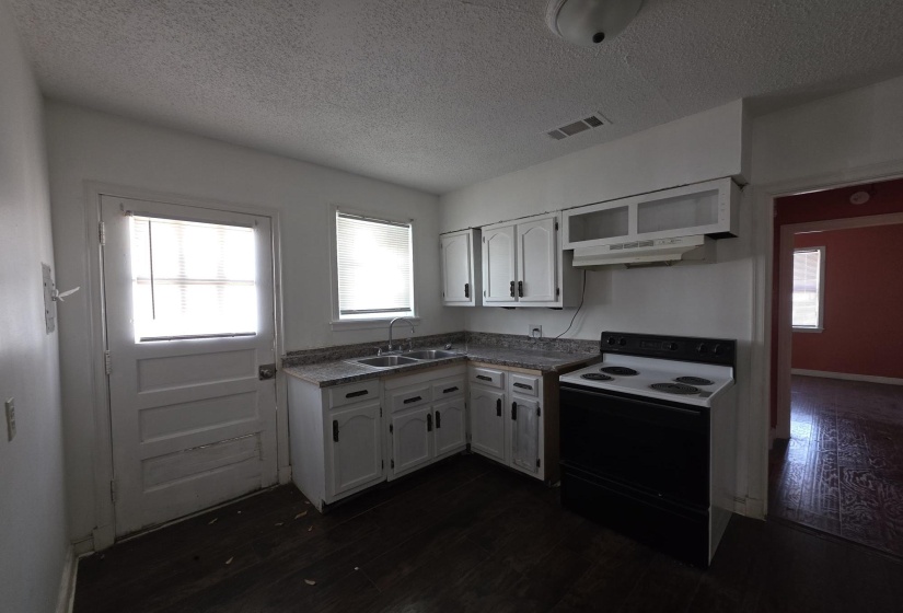 3484 VERNON AVE, Memphis, Tennessee 38122, 1 Bedroom Bedrooms, 0 ,1 BathroomBathrooms,Duplexes,For Sale,VERNON,0,10217187