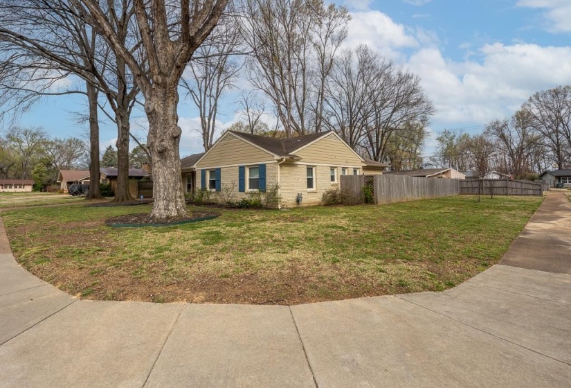 5112 WHITECLIFF DR, Memphis, Tennessee 38117, 3 Bedroom Bedrooms, 7 Room Rooms,2 BathroomBathrooms,Residential,For Sale,WHITECLIFF,0,10217190