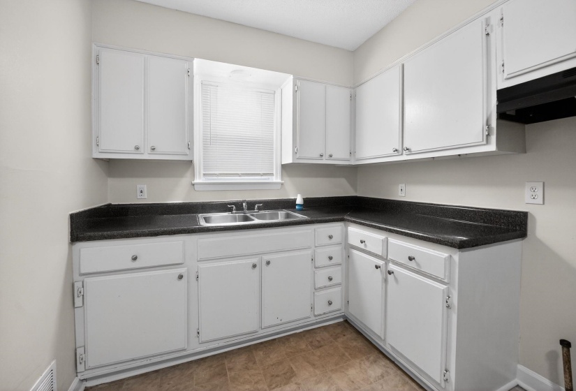 3230 RINEY ST, Memphis, Tennessee 38127, 2 Bedrooms Bedrooms, 7 Rooms Rooms,2 BathroomsBathrooms,Residential,For Sale,RINEY,10217196