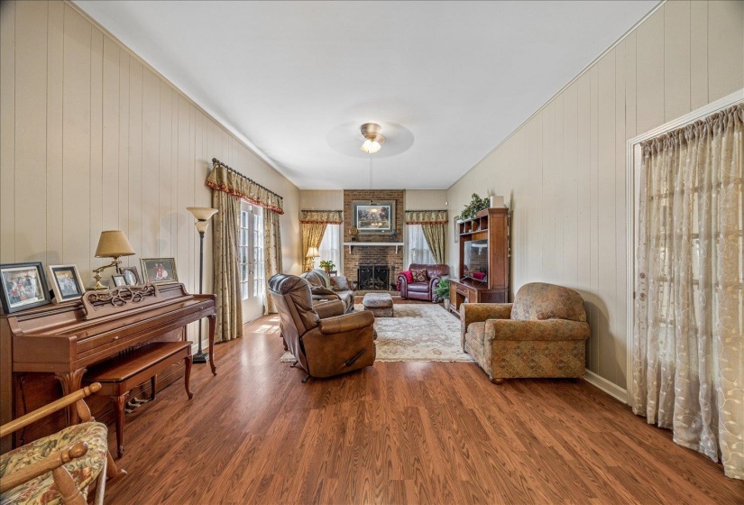 140 MAURY ST, Holly Springs, Mississippi 38635, 4 Bedroom Bedrooms, 11 Room Rooms,3 BathroomBathrooms,Residential,For Sale,MAURY,0,10217284