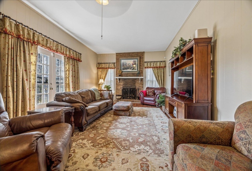 140 MAURY ST, Holly Springs, Mississippi 38635, 4 Bedroom Bedrooms, 11 Room Rooms,3 BathroomBathrooms,Residential,For Sale,MAURY,0,10217284