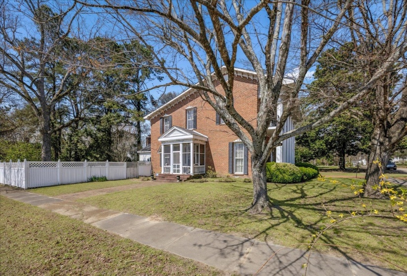 140 MAURY ST, Holly Springs, Mississippi 38635, 4 Bedroom Bedrooms, 11 Room Rooms,3 BathroomBathrooms,Residential,For Sale,MAURY,0,10217284