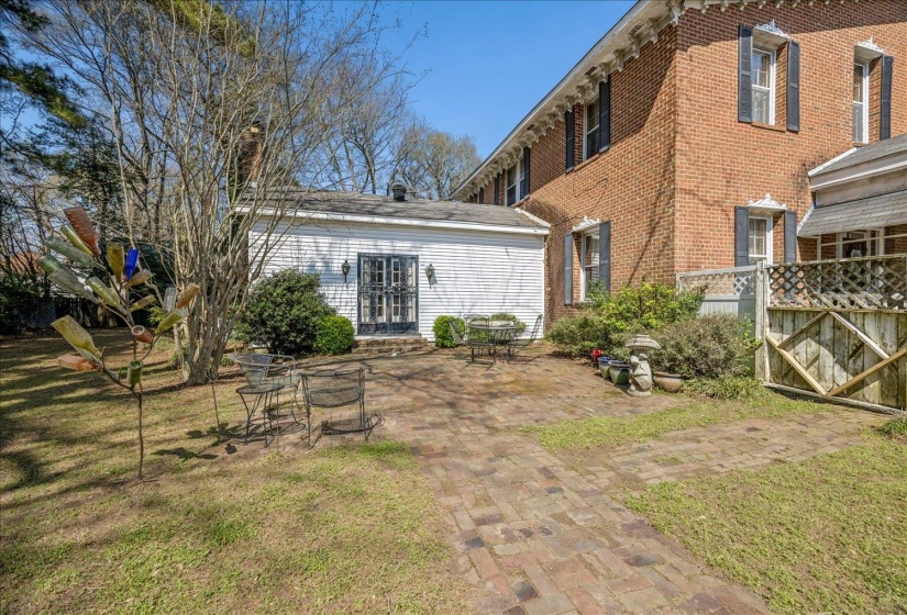 140 MAURY ST, Holly Springs, Mississippi 38635, 4 Bedroom Bedrooms, 11 Room Rooms,3 BathroomBathrooms,Residential,For Sale,MAURY,0,10217284