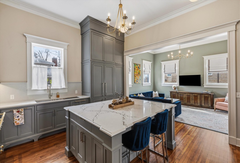 227 STONEWALL ST, Memphis, Tennessee 38112, 6 Bedrooms Bedrooms, 15 Rooms Rooms,4.1 BathroomsBathrooms,Residential,For Sale,STONEWALL,10217292