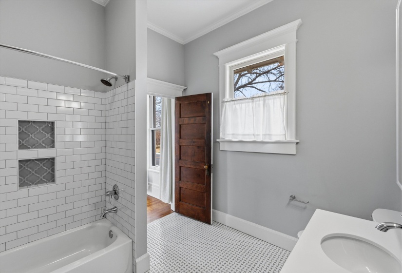 227 STONEWALL ST, Memphis, Tennessee 38112, 6 Bedrooms Bedrooms, 15 Rooms Rooms,4.1 BathroomsBathrooms,Residential,For Sale,STONEWALL,10217292