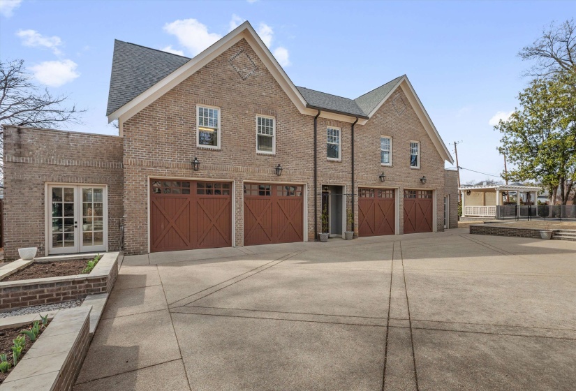 227 STONEWALL ST, Memphis, Tennessee 38112, 6 Bedrooms Bedrooms, 15 Rooms Rooms,4.1 BathroomsBathrooms,Residential,For Sale,STONEWALL,10217292