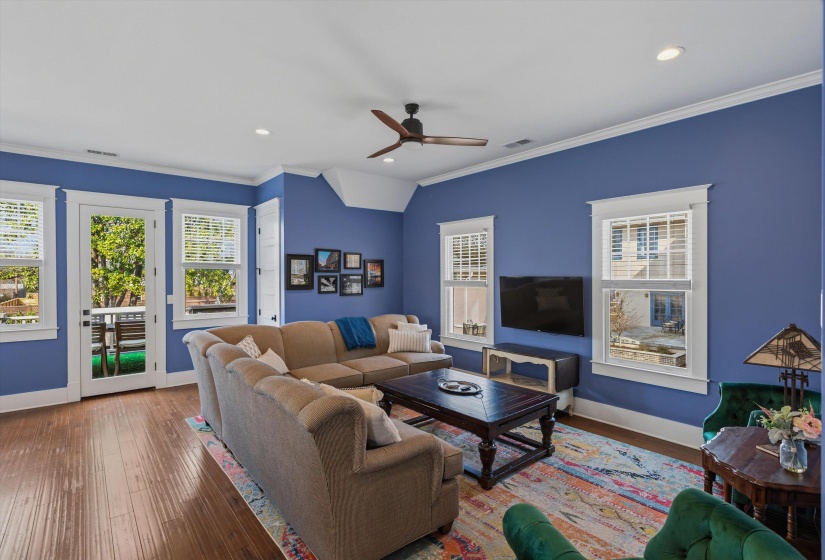 227 STONEWALL ST, Memphis, Tennessee 38112, 6 Bedrooms Bedrooms, 15 Rooms Rooms,4.1 BathroomsBathrooms,Residential,For Sale,STONEWALL,10217292