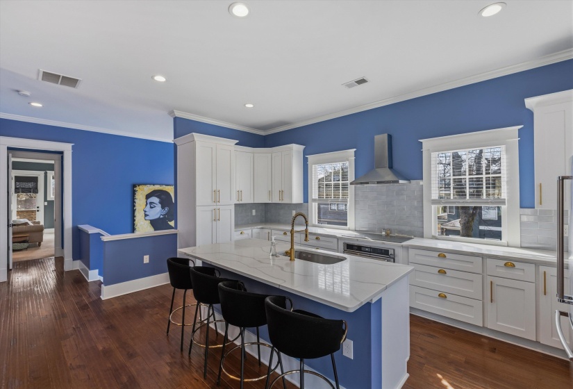 227 STONEWALL ST, Memphis, Tennessee 38112, 6 Bedrooms Bedrooms, 15 Rooms Rooms,4.1 BathroomsBathrooms,Residential,For Sale,STONEWALL,10217292