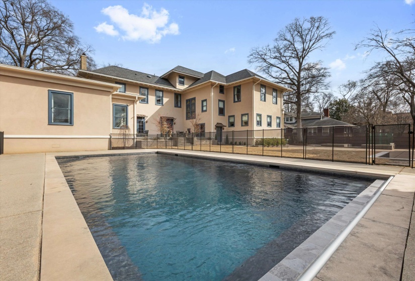 227 STONEWALL ST, Memphis, Tennessee 38112, 6 Bedrooms Bedrooms, 15 Rooms Rooms,4.1 BathroomsBathrooms,Residential,For Sale,STONEWALL,10217292