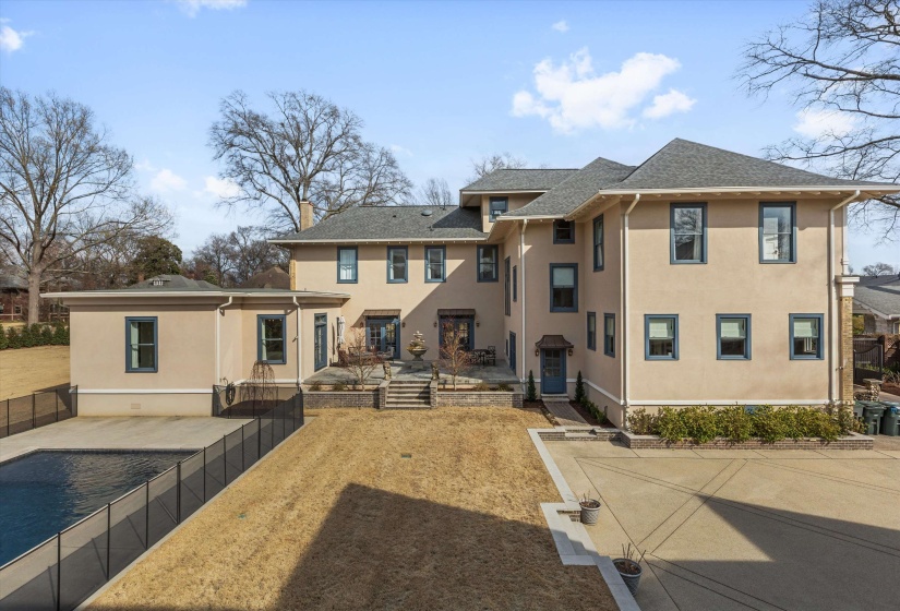 227 STONEWALL ST, Memphis, Tennessee 38112, 6 Bedrooms Bedrooms, 15 Rooms Rooms,4.1 BathroomsBathrooms,Residential,For Sale,STONEWALL,10217292