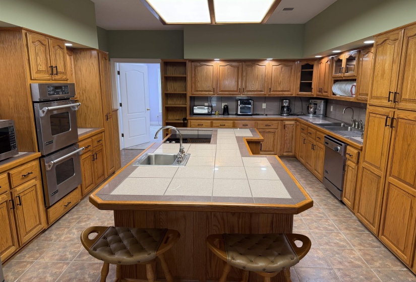 695 MIDDLEBURG RD, Hickory Valley, Tennessee 38042, 6 Bedrooms Bedrooms, 18 Rooms Rooms,5 BathroomsBathrooms,Residential,For Sale,MIDDLEBURG,10217293