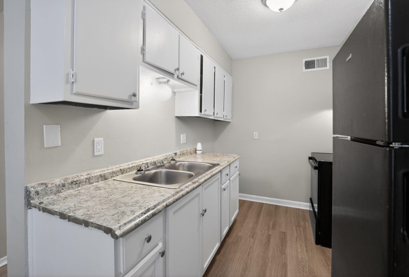 3709 BLUFF WOOD DR, Memphis, Tennessee 38128, 4 Bedroom Bedrooms, 6 Room Rooms,1.1 BathroomBathrooms,Residential,For Sale,BLUFF WOOD,0,10217318
