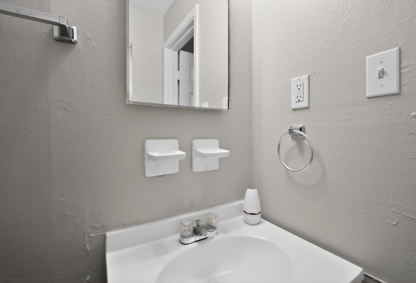 3709 BLUFF WOOD DR, Memphis, Tennessee 38128, 4 Bedroom Bedrooms, 6 Room Rooms,1.1 BathroomBathrooms,Residential,For Sale,BLUFF WOOD,0,10217318